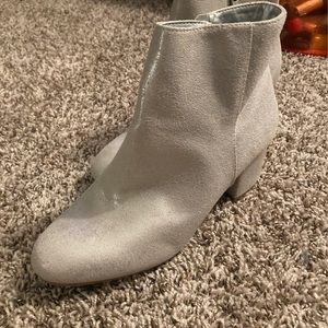 Irredescent silver boots 9 1/2